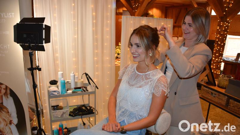 Friseurmeisterin und Haarstylistin Josepha Hecht bei der Arbeit. Bild: Josef Rosner