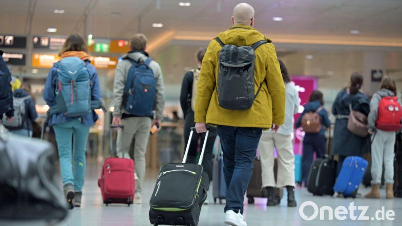 Reisende müssen mögliche Verspätungen und Störungen bei Bahnfahrten bei der Auswahl der Zugverbindung einkalkulieren, urteilte das Gericht. (Symbolbild) Bild: Malin Wunderlich/dpa