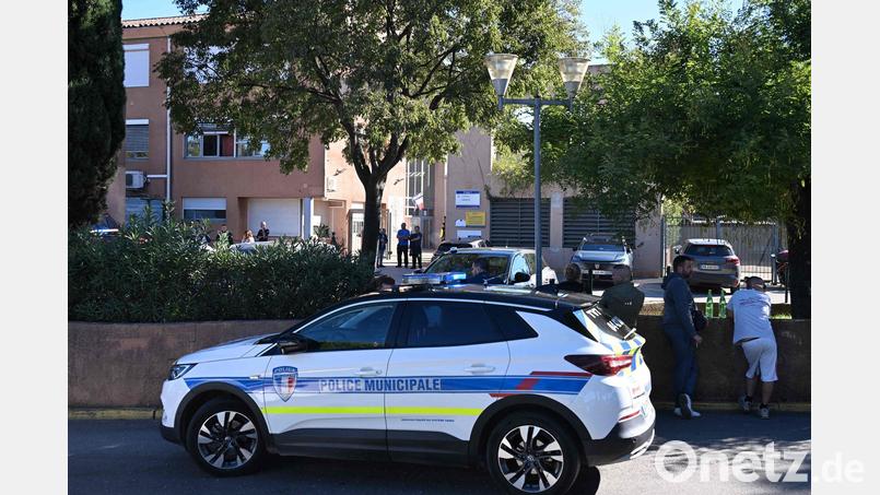 Die Hintergründe der Schüsse vor einer Schule in Südfrankreich sind noch unklar. Bild: Miguel Medina/AFP/dpa