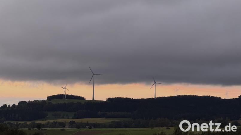 Windräder sind auch für das neue Bärnauer Stadtratsgremium ein großes Thema. Es will nun mit zwei Potenzialflächen in die Planungen einsteigen. Bild: Susanne Forster