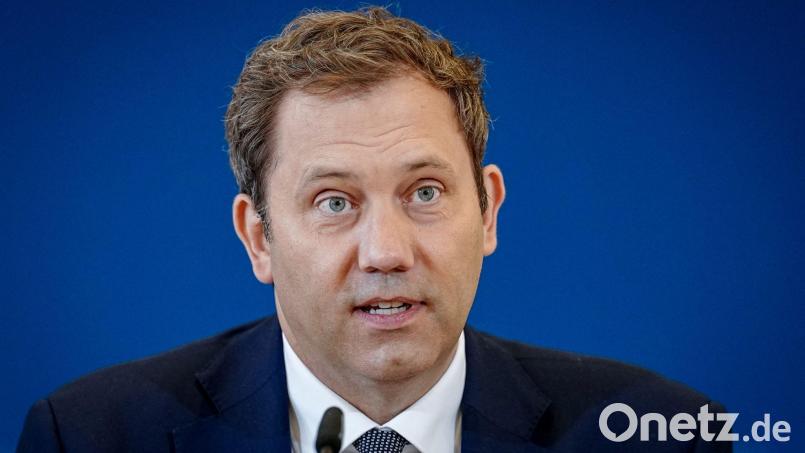 Klingbeil meint, das Klima im politischen Berlin „macht Leute kaputt“. Bild: Kay Nietfeld/dpa