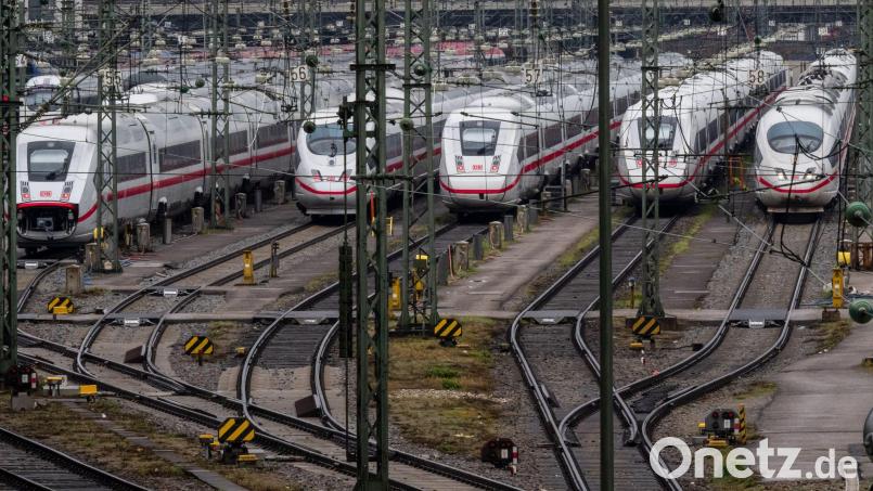 Mehr als 320 internationale Verbindungen hat die Bahn mit dem neuen Fahrplan im Angebot. (Archivbild) Bild: Peter Kneffel/dpa