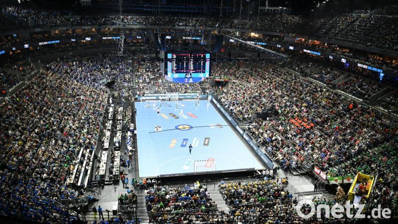 Schon das Pokal-Final4 wurde 2026 auf einem Glasboden gespielt. (Archivbild) Bild: Federico Gambarini/dpa