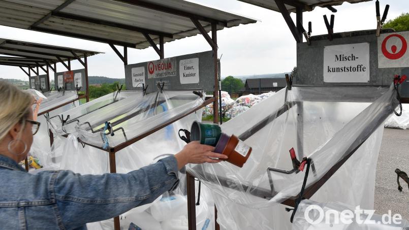 Aufgrund von Bauarbeiten wird in Weiden die Wertstoffinsel Zum Sauerbach ab Freitag, 16. Oktober, bis voraussichtlich Ende des Jahres geschlossen. Als Alternative steht der nächstgelegene Containerstandplatz am Ententrat zur Verfügung. Archivbild: Petra Hartl