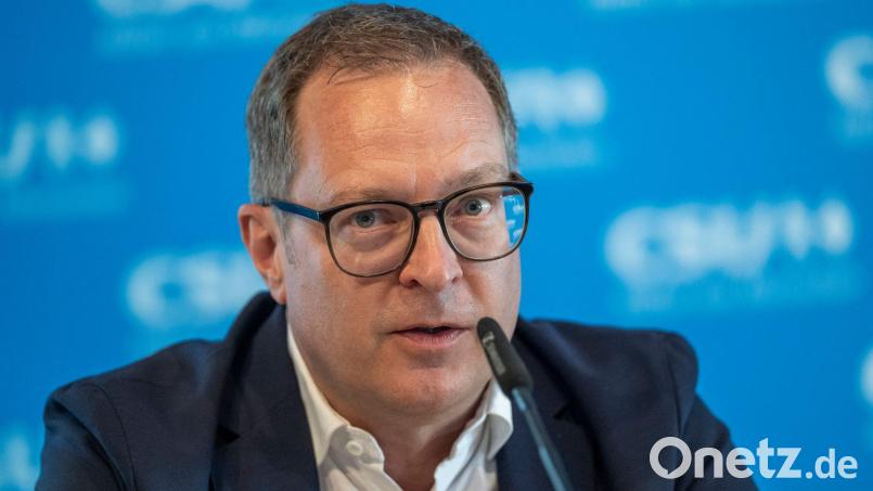 CSU-Generalsekretär Huber poltert seit Tagen gegen die Sondierungen von SPD, Grünen und Linkspartei in Berlin. Jetzt fordert er den sofortigen Abbruch. (Archivbild) Bild: Peter Kneffel/dpa
