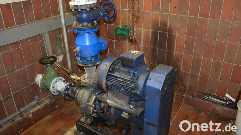 Immer wieder verursachen unsachgemäße Entsorgungen über Toiletten Störungen in Pumpwerken der Gemeinde, wie hier in Hofteich. Jetzt soll allen Haushalte der Gemeinde ein Anschreiben erhalten, wo auf diese Gefahren hingewiesen wird. Bild: Josef Rosner