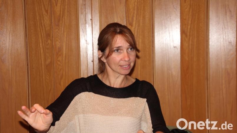 Maryna Hulyk in Aktion als Dirigentin des Gemeinschaftschores. Bild: Konrad Rosner