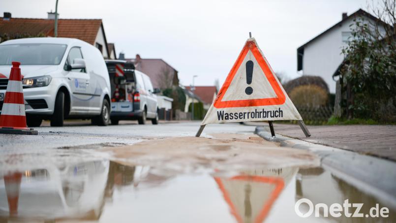 In Sulzbach-Rosenberg ist die Straße "Schießstätte" wegen eines Wasserrohrbruchs gesperrt. Symbolbild: Mike Bender