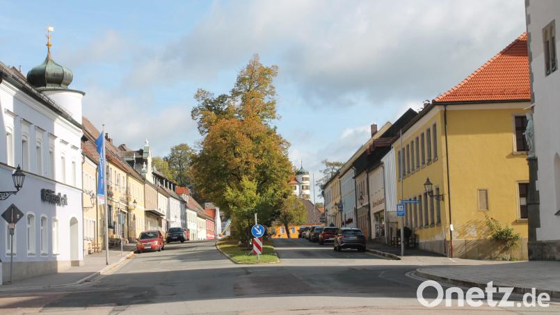 Die Neugestaltung des Marktplatzes ist erneut Thema im Pleysteiner Stadtrat. Bild: Josef Pilfusek