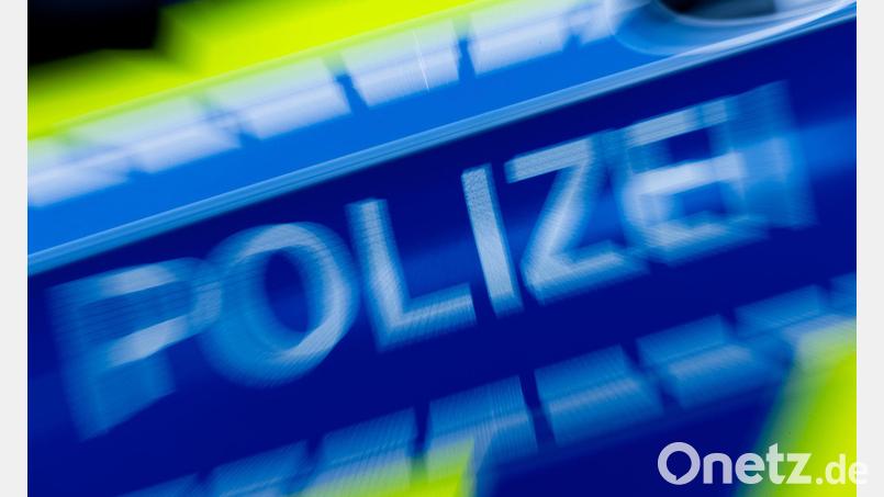Die Frau wurde von dem Laster überrollt und starb kurze Zeit später im Krankenhaus. Symbolbild: Rolf Vennenbernd/dpa