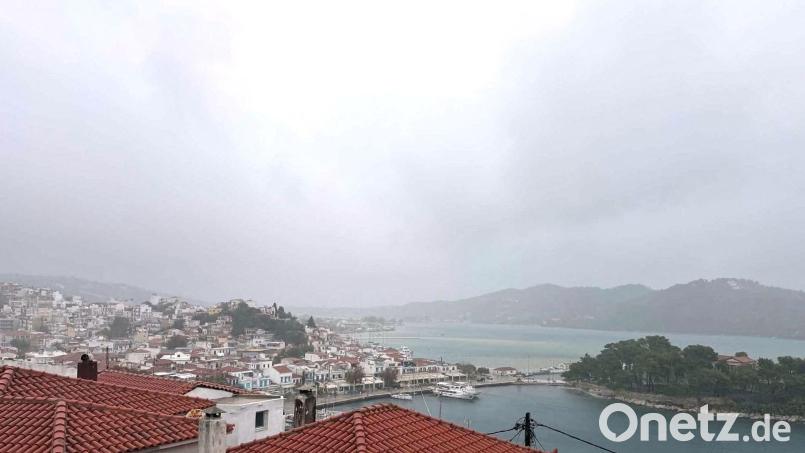 Auf der Urlaubsinsel Skiathos fiel wegen des Unwetters der Strom aus. (Archivbild) Bild: Diane Gore/dpa