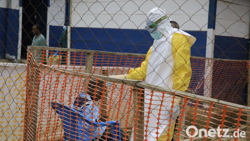 Die Nachverfolgung von Kontakten ist in der Ebola-Bekämpfung elementar. Bild: Sebastien Kitsa Musayi/AP/dpa