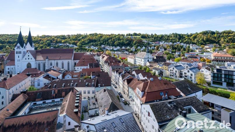 Präventiv sollen die Menschen aktuelle Rechnungen aus dem Rathaus gründlich prüfen, bevor sie beglichen werden, heißt es in den Hinweisen der Stadt. (Archivbild) Bild: Lennart Preiss/dpa