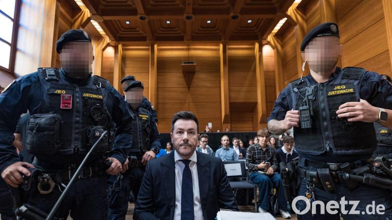 Der Investor René Benko kommt nach langer U-Haft in den elektronisch überwachten Hausarrest Bild: Expa/ Johann Groder/APA/dpa