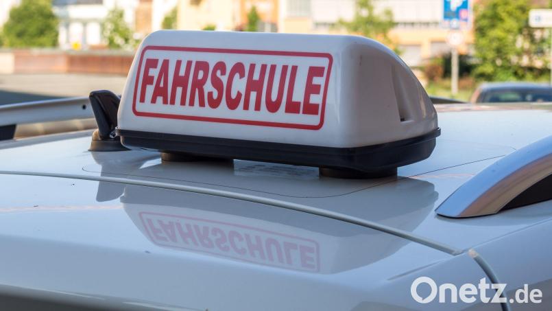 Wer einen Führerschein machen will, sollte sich vorher gut informieren. Symbolbild: Animaflora PicsStock – stock.adobe.com