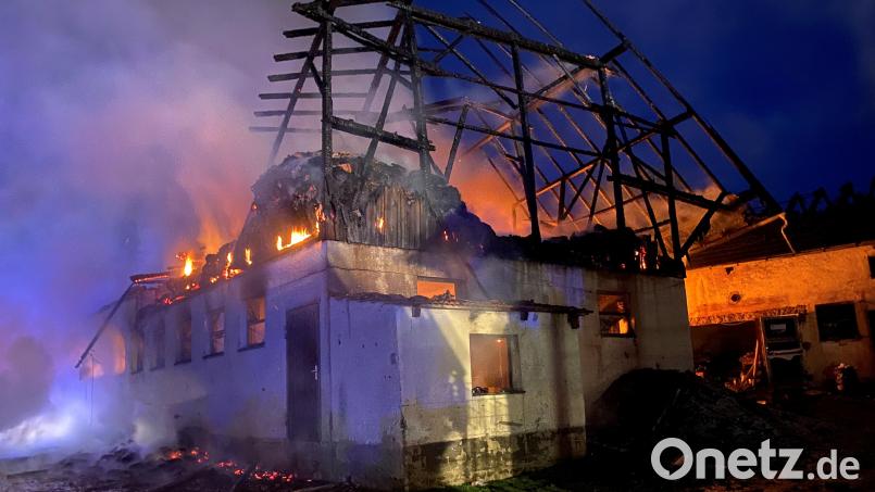Dieser Bauernhof im Landkreis Schwandorf wurde im vergangenen Jahr zum Einsatzort für die Feuerwehren. Archivbild: Claudia Völkl