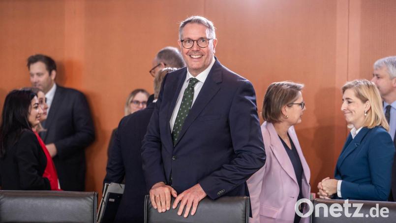 Alexander Schweitzer (SPD) bei seiner ersten Teilnahme an einer Kabinettssitzung im Kanzleramt. Bild: Michael Kappeler/dpa