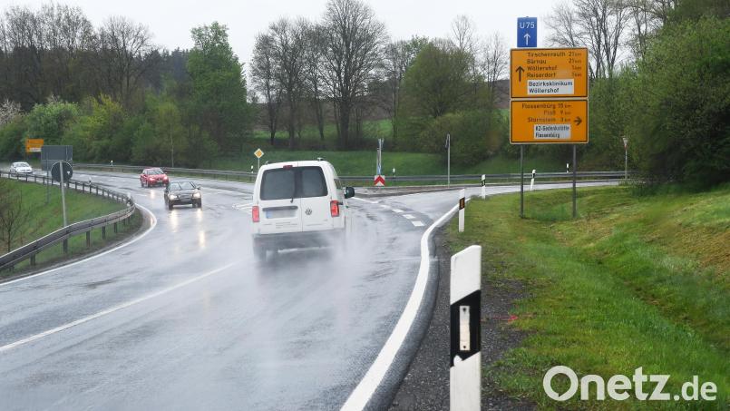 Der Störnsteiner Gemeinderat befürwortete einstimmig den Antrag der Freien Wähler für eine Geschwindigkeitsbegrenzung auf der Störnsteiner Spange. Dort hatte es im August einen tragischen Unfall gegeben. Bild: Gabi Schönberger