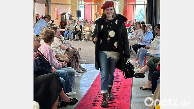 Ursula Fladerer, Tochter des Hauses, macht seit vielen Jahren bei den Modenschauen mit, bei denen auch der rote Teppich ausgerollt wird. Bild: Fladerer