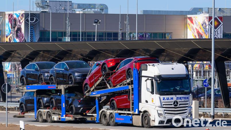 Der US-Elektroautobauer Tesla will den geplanten Ausbau des Werks in Grünheide in Angriff nehmen. (Archivbild) Bild: Patrick Pleul/dpa