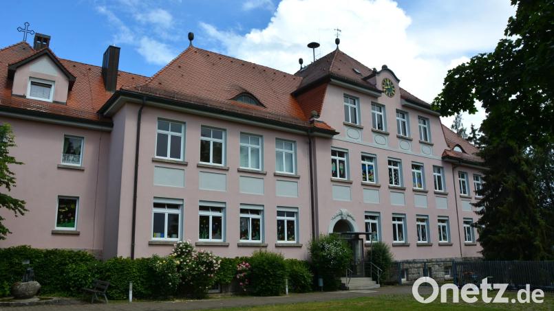 Ab dem 1. Januar 2027 fällt der monatliche Elternbeitragszuschuss des Freistaates Bayern für Kindergartenkinder weg. Die Eltern, deren Nachwuchs in einem der drei Kindergärten in Mitterteich betreut wird, darunter der Kindergarten "Die kleinen Hankerler" (Bild) , müssen damit mit einer Mehrbelastung rechnen. Bild: Josef Rosner
