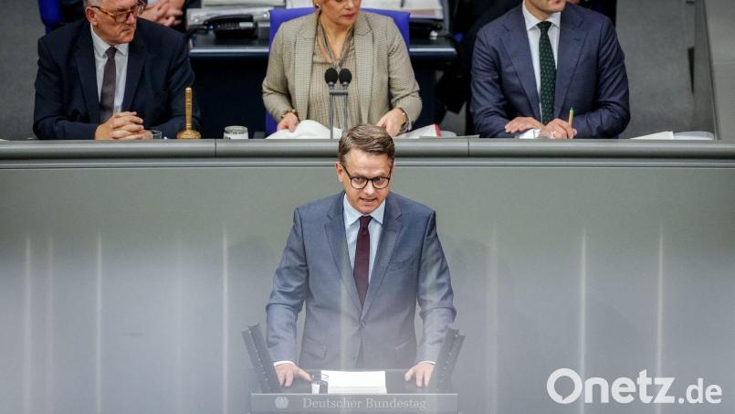 Gesundheitsminister Carsten Linnemann (CDU) dankte auch seinen Vorgängern für die Vorarbeiten zur Notfallreform. Bild: Kay Nietfeld/dpa