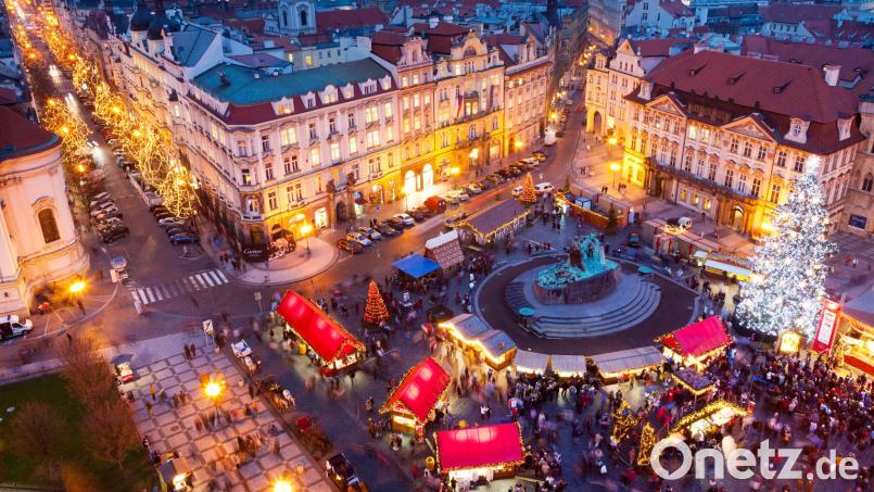 Nur einer von vielen - der Weihnachtsmarkt auf dem Altstädter Ring. Bild: Michaela Jílková