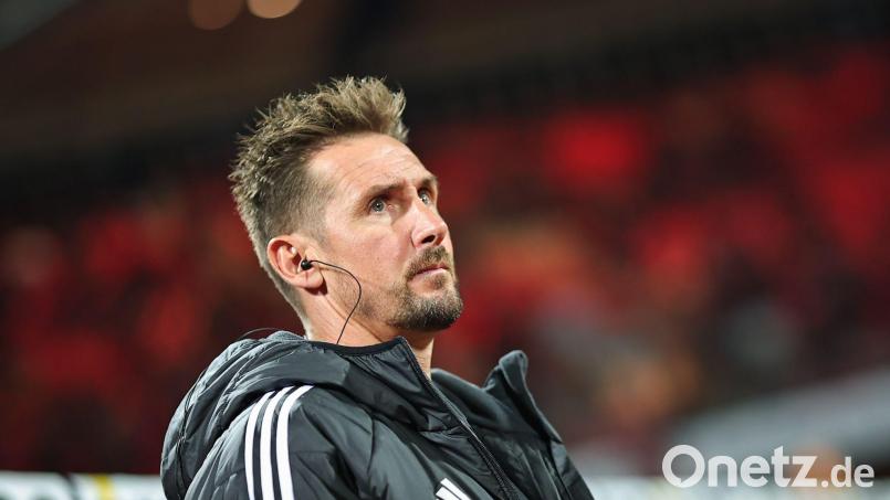 Ist mit seinen Nürnbergern bei Aufsteiger Cottbus gefordert: Trainer Miroslav Klose. (Archivbild) Bild: Daniel Karmann/dpa