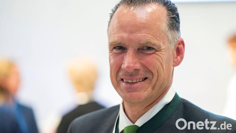 Bei seiner ersten Konjunktur-PK kann der neue BIHK-Präsident Peter Inselkammer einen leichten Aufwärtstrend vermelden. (Archivbild) Bild: Peter Kneffel/dpa