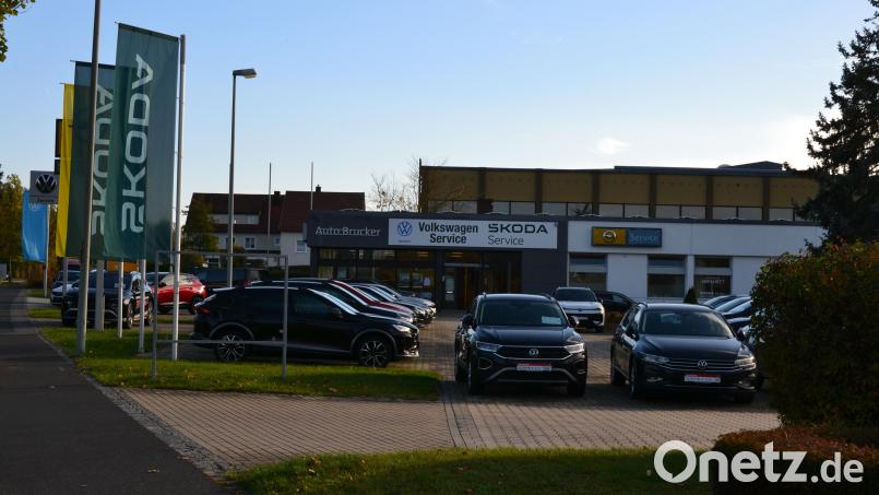 Seit 2013 gibt es die Filiale von Auto Brucker in Tirschenreuth. Das Unternehmen mit Sitz in Brand im Landkreis Tirschenreuth hat mit Problemen bei der Auslieferung von Fahrzeugen zu kämpfen. Bild: Thorsten Schreiber