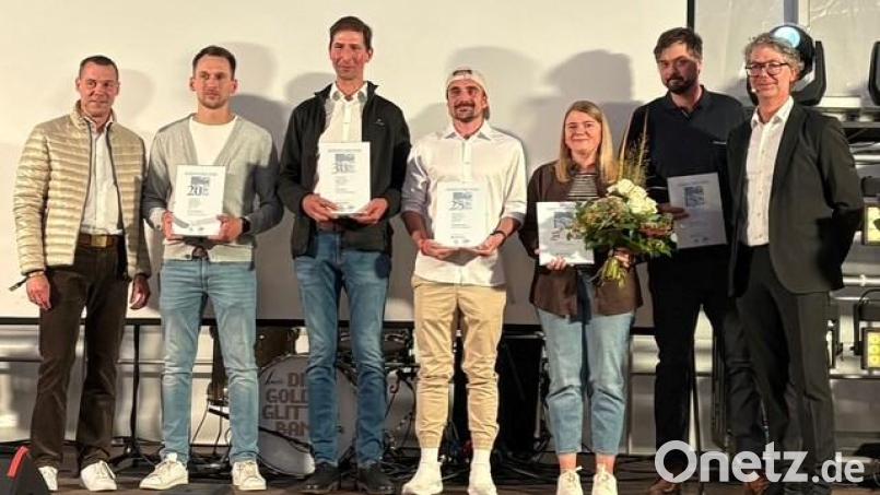 Bürgermeister Andreas Malzer (von links) mit den Geehrten Thomas Haberkorn, Klaus Sommer, Christian Neumann, Julia Weiß und Tobias Wegmann sowie Geschäftsführer Peter Andritzky, der selbst Jubiläum feierte. Bild: Andritzky