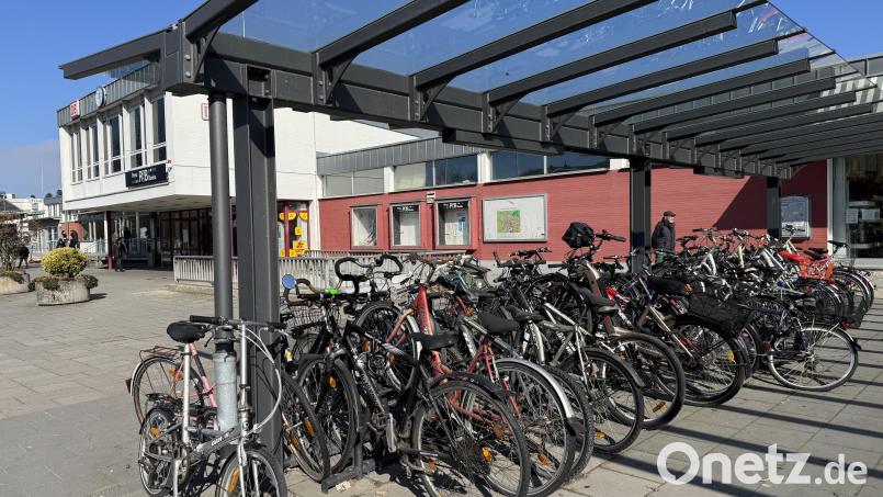 Immer wieder werden an dieser Stelle Fahrräder gestohlen. Im vergangenen Jahr waren es zehn, heuer bis Mitte August fünf. Eine Videoüberwachung soll es trotzdem nicht geben. Die Mitglieder des Hauptausschusses der Stadt Amberg entschieden sich mehrheitlich gegen den SPD-Antrag. Archivbild: Heike Unger