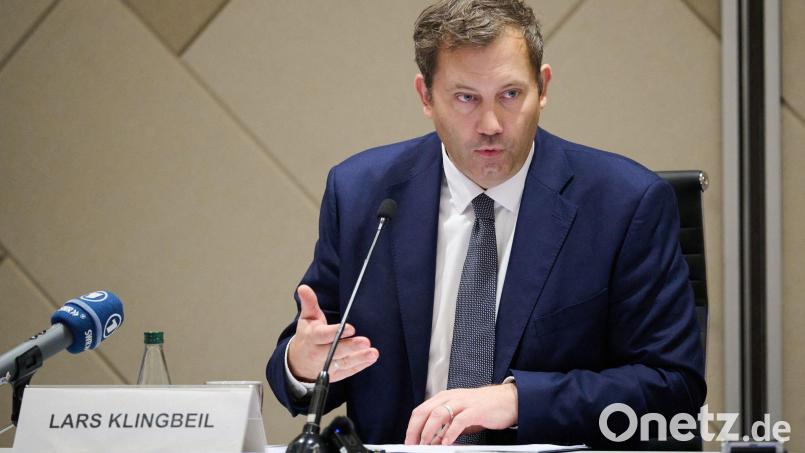 Bundesfinanzminister Lars Klingbeil (SPD) will Deutschland im Rennen um EZB-Spitzenposten positionieren (Archivbild) Bild: Soeren Stache/dpa