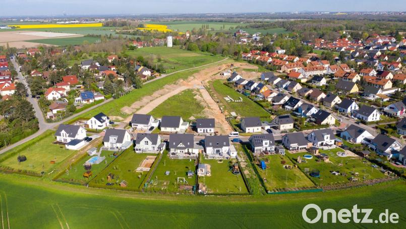 Begehrtes Eigenheim: Viele Senioren wohnen in der eigenen, zu groß gewordenen Immobilien, während Wohnraum knapp ist. (Archivbild) Bild: Jan Woitas/dpa/dpa-tmn