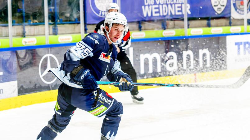 Macht Lust auf mehr: Maxim Golod bereitete bei seinem Debüt ein Tor vor und hat sich mit den Blue Devils Weiden hohe Ziele gesetzt. Bild: Elke Englmaier