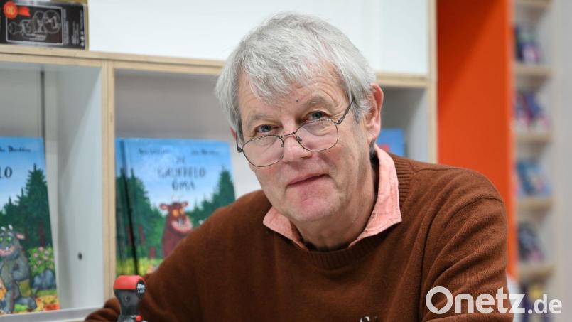 Axel Scheffler will nicht akzeptieren, dass KI-Modelle sein geistiges Eigentum nutzen und zum Verwechseln ähnliche Bilder generieren. (Archivbild) Bild: Jennifer Brückner/dpa
