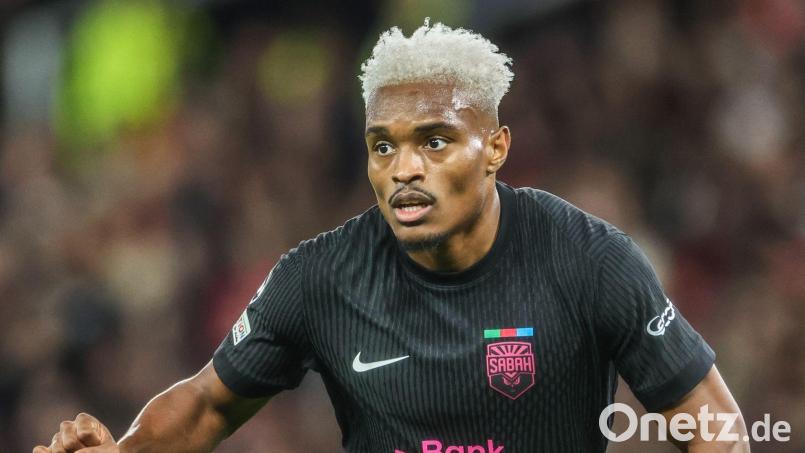 Der deutsch-ruandische Fußballer Joy-Lance Mickels trifft in der Champions League mit Sabah FK auf Borussia Dortmund. (Archivbild) Bild: Mark Cosgrove/News Images via ZUMA Press Wire/dpa