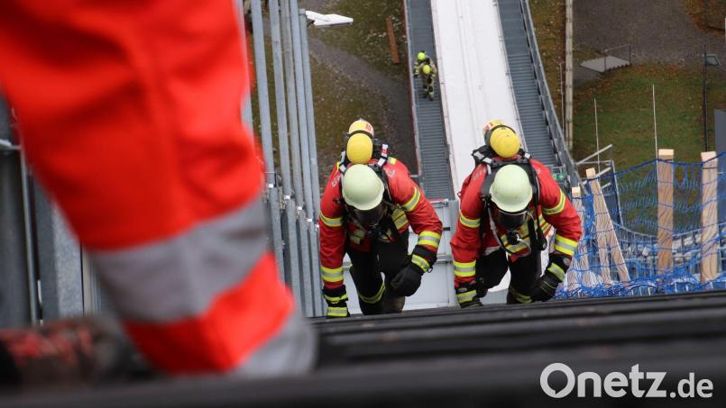Bei einem Schanzenlauf der Feuerwehr in Oberstdorf ist ein Teilnehmer gestorben. (Symbolbild) Bild: Davor Knappmeyer/dpa
