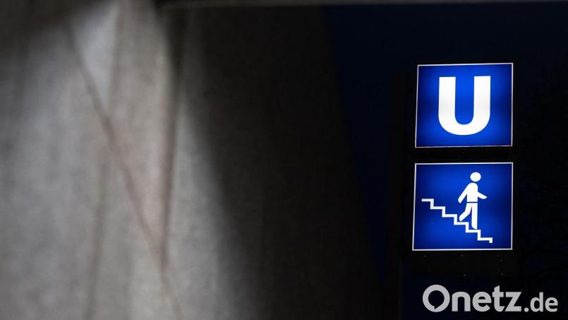 Der Mann stürzte laut Polizei alkoholbedingt ins Gleis und wurde von der U-Bahn erfasst. (Symbolbild) Bild: Sven Hoppe/dpa