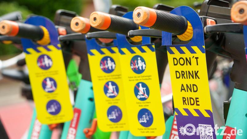 Die Polizei kontrollierte in mehreren Teilen Bayerns E-Scooter-Fahrer, die unter Alkohol- oder mutmaßlichem Drogeneinfluss standen. (Symbolbild) Bild: Andreas Arnold/dpa
