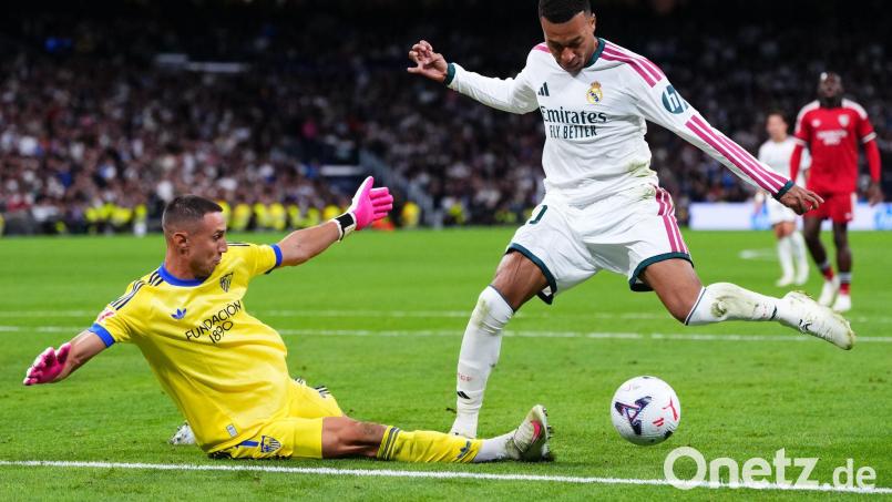 Kylian Mbappé verhalf Real Madrid mit seinen Toren zum Sieg gegen den FC Sevilla. Bild: Manu Fernandez/AP/dpa