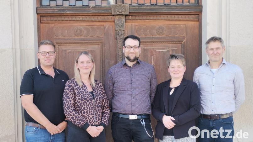 Der neue Schulverband Winklarn: Andreas Sorgenfrei, Dritte Bürgermeisterin Melanie Käsbauer, Rektor Josef-Benedikt Kugler, Erste Bürgermeisterin Sonja Meier und Zweiter Bürgermeister Christian Obermeier (von links). Bild: Annemarie Mösbauer