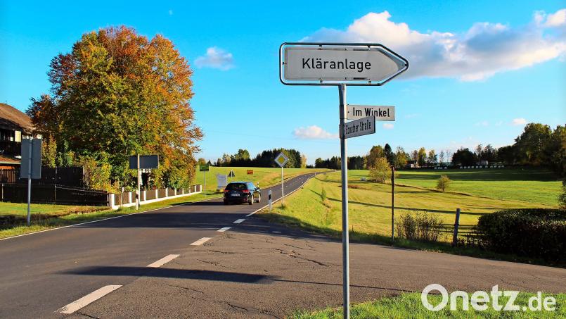 Rechts der Staatsstraße Richtung Ebnath soll der Radverbindungsweg führen. Bild: Christian Schilling