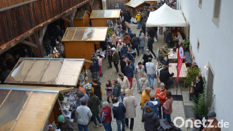 Mehr als 7000 Menschen stürmten am Kirchweihsonntag den Herbstmarkt im Schafferhof in Konnersreuth. Bild: Josef Rosner