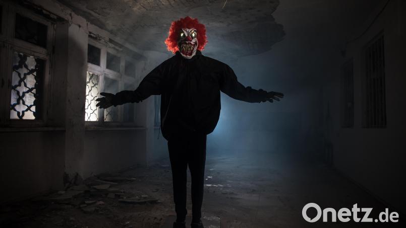 Ein Horrorclown würde sich auch gut machen als Live-Erschrecker im Maislabyrinth: Landwirt Florian Haberberger plant zu Halloween so einen Grusel-Irrgarten bei Auerbach und rekrutiert dafür gerade Mitstreiter, die Besucher erschrecken wollen. Symbolbild: zef art - stock.adobe.com