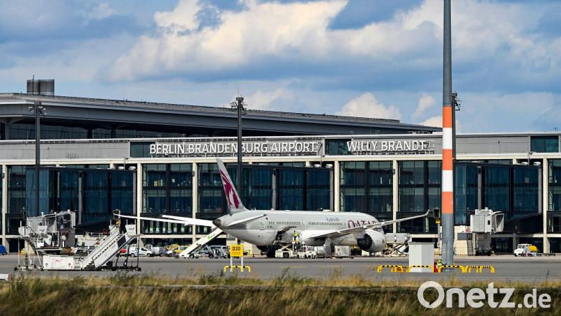 Der Flughafen Berlin hat Verbindungen nach Toulouse, Turin und Belfast verloren. (Archivbild) Bild: Jens Kalaene/dpa