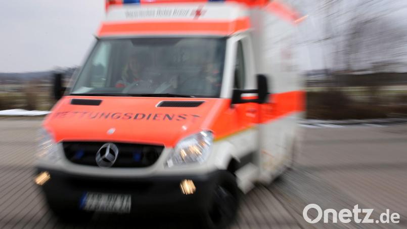 Mit Verletzungen kam der Mann ins Krankenhaus. Tage später starb er. (Symbolbild) Bild: Stephan Jansen/dpa