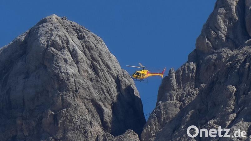 In den italienischen Alpen ist eine deutsche Bergsteigerin zu Tode gestürzt. (Symbolbild) Bild: Luca Bruno/AP/dpa