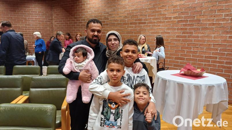 Ghadhir Alballa und Ibrahim Bagdadi sind mit ihrem ältesten Sohn 2015 aus Syrien geflohen. Bild: Theresa Bruischütz