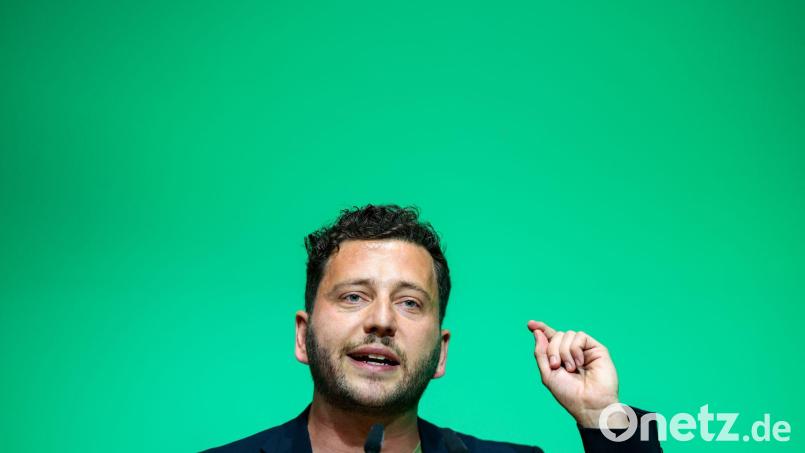 Felix Banaszak warnt davor, AfD und Linke gleichzusetzen. (Archivbild) Bild: Christoph Reichwein/dpa